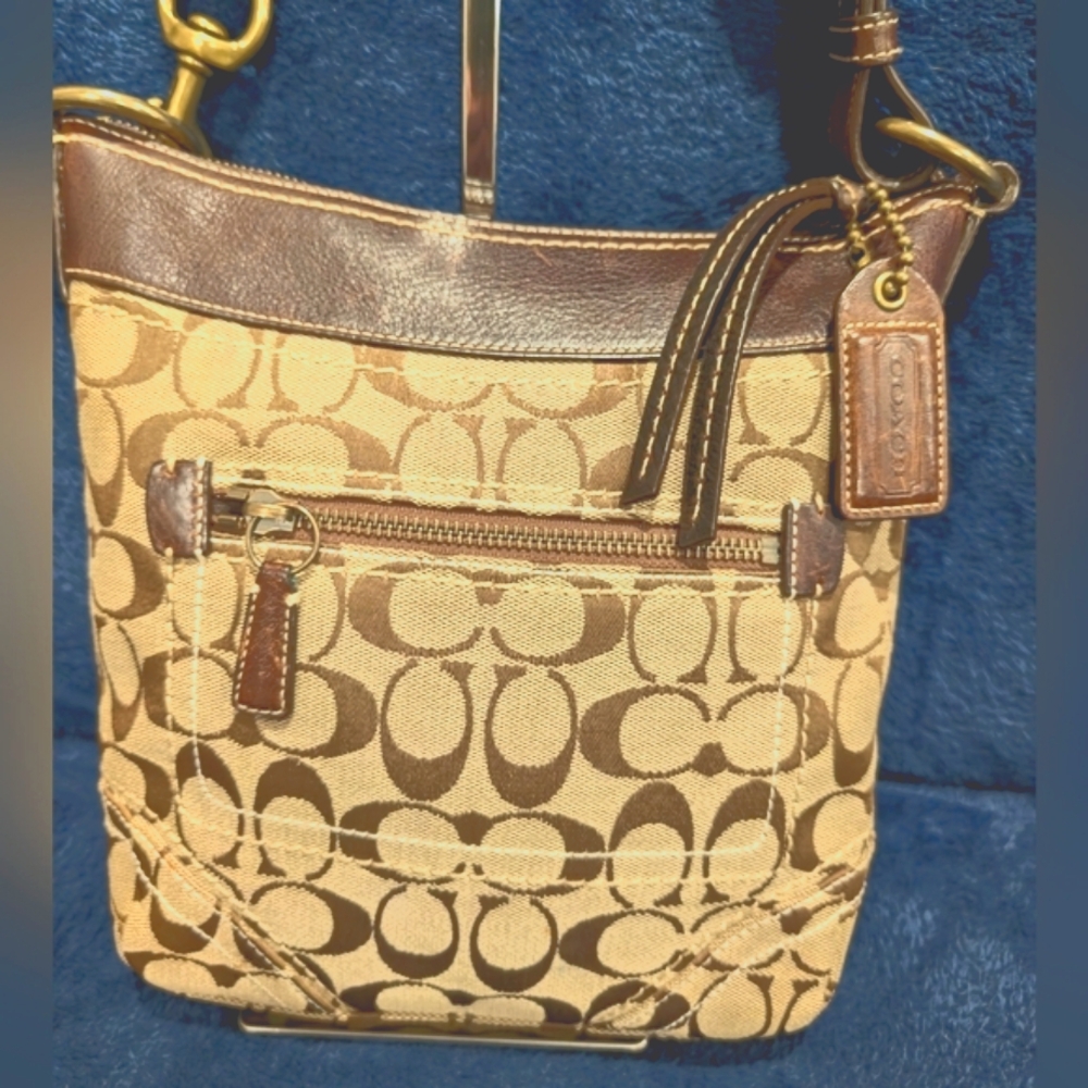 Coach Signature Crossbody/Shoulder Bag, Brown and tan kissing C's, EUC, 2006 - Picture 2 of 9